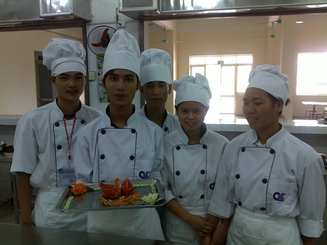Đào tạo nghề và hướng nghiệp trong xã hội hiện đại và nền kinh tế tri thức Đào tạo nghề và hướng nghiệp trong xã hội hiện đại và nền kinh tế tri thức