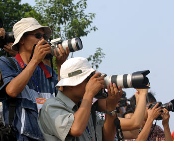 Nghề báo: Rộng cửa, rủi ro cao, khắc nghiệt nhiều Nghề báo: Rộng cửa, rủi ro cao, khắc nghiệt nhiều