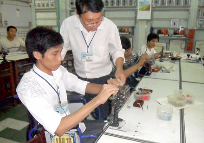 Dạy nghề và tạo việc làm cho người khuyết tật, khó trăm bề Dạy nghề và tạo việc làm cho người khuyết tật, khó trăm bề